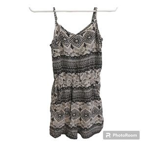 Reserved- DIVIDED H&M black n white tank top upper lace back romper size 4